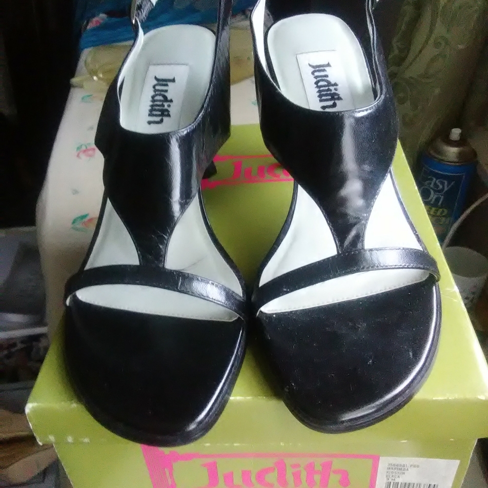 Shoe